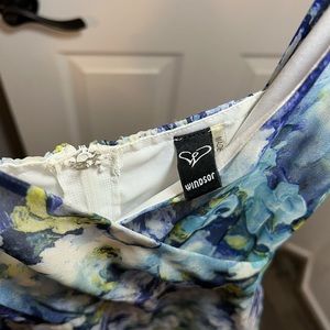 Windsor dress only worn once, size small.